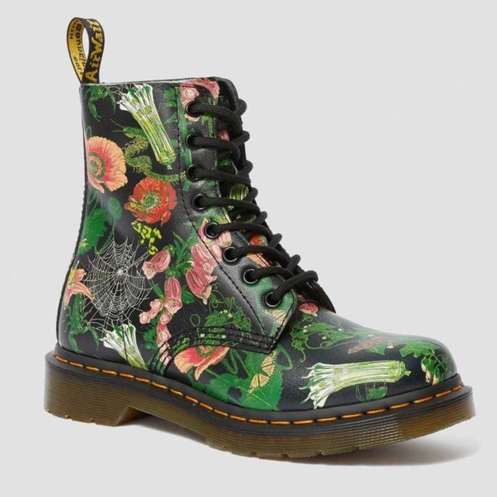 NWT Dr. Martens Wild Botanics boot US5/UK3
